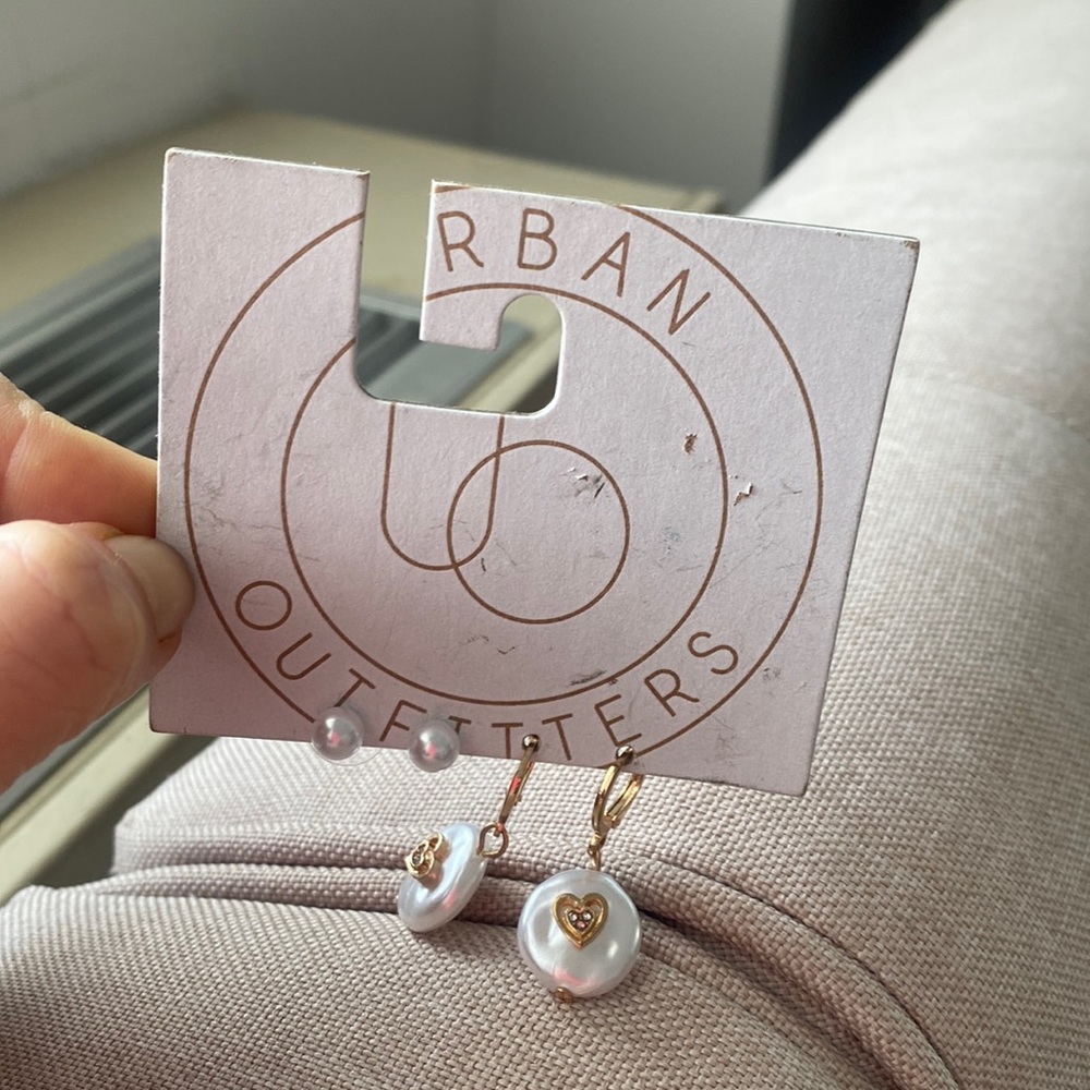 NWT!! Urban Outfitters cute set of Pearl earrings!!!